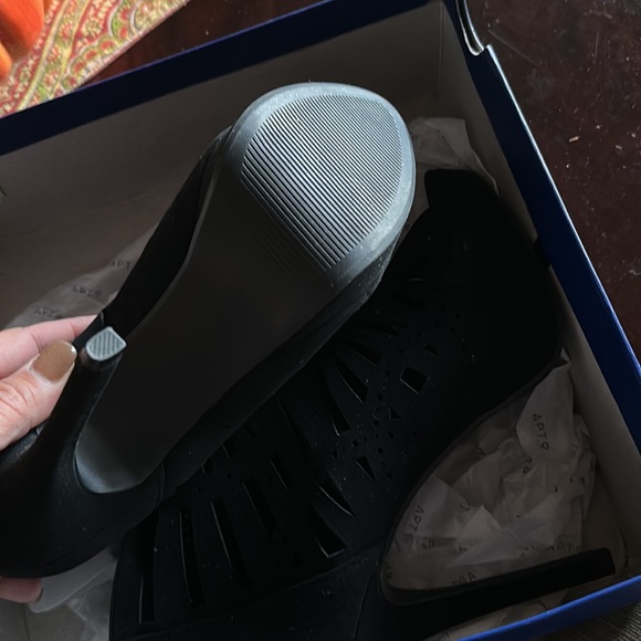 High heeled black booties - Picture 3 of 6